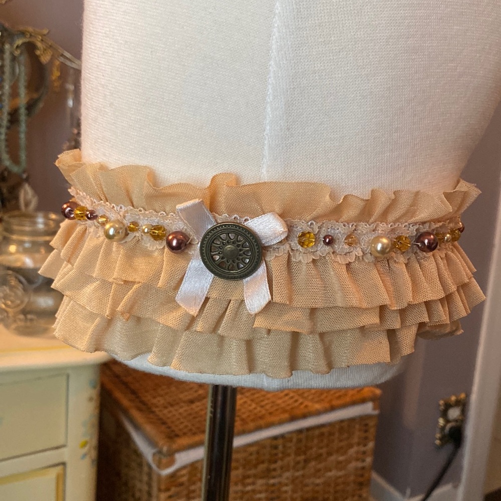 Steampunk themed thigh garter. O/S